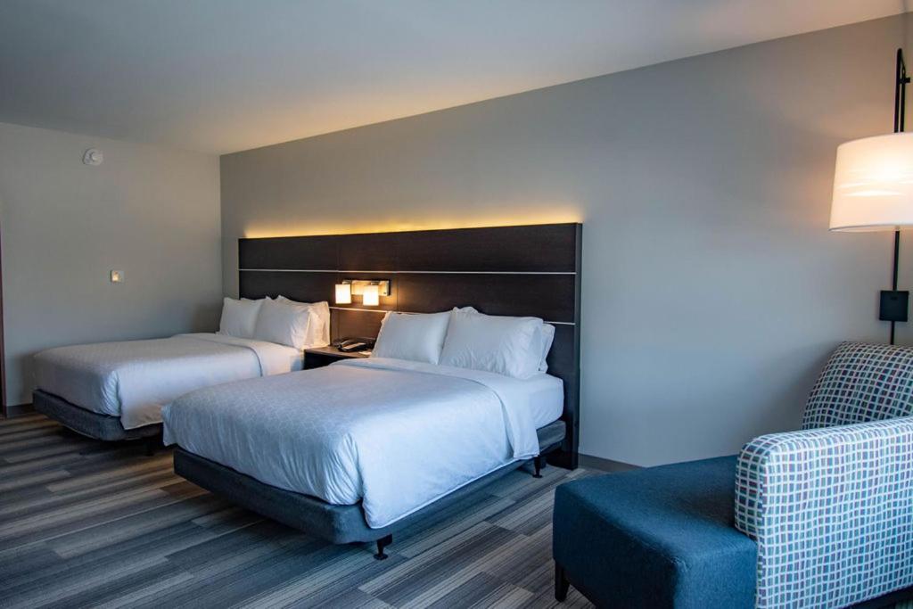 holiday inn express and suites tonawanda buffalo