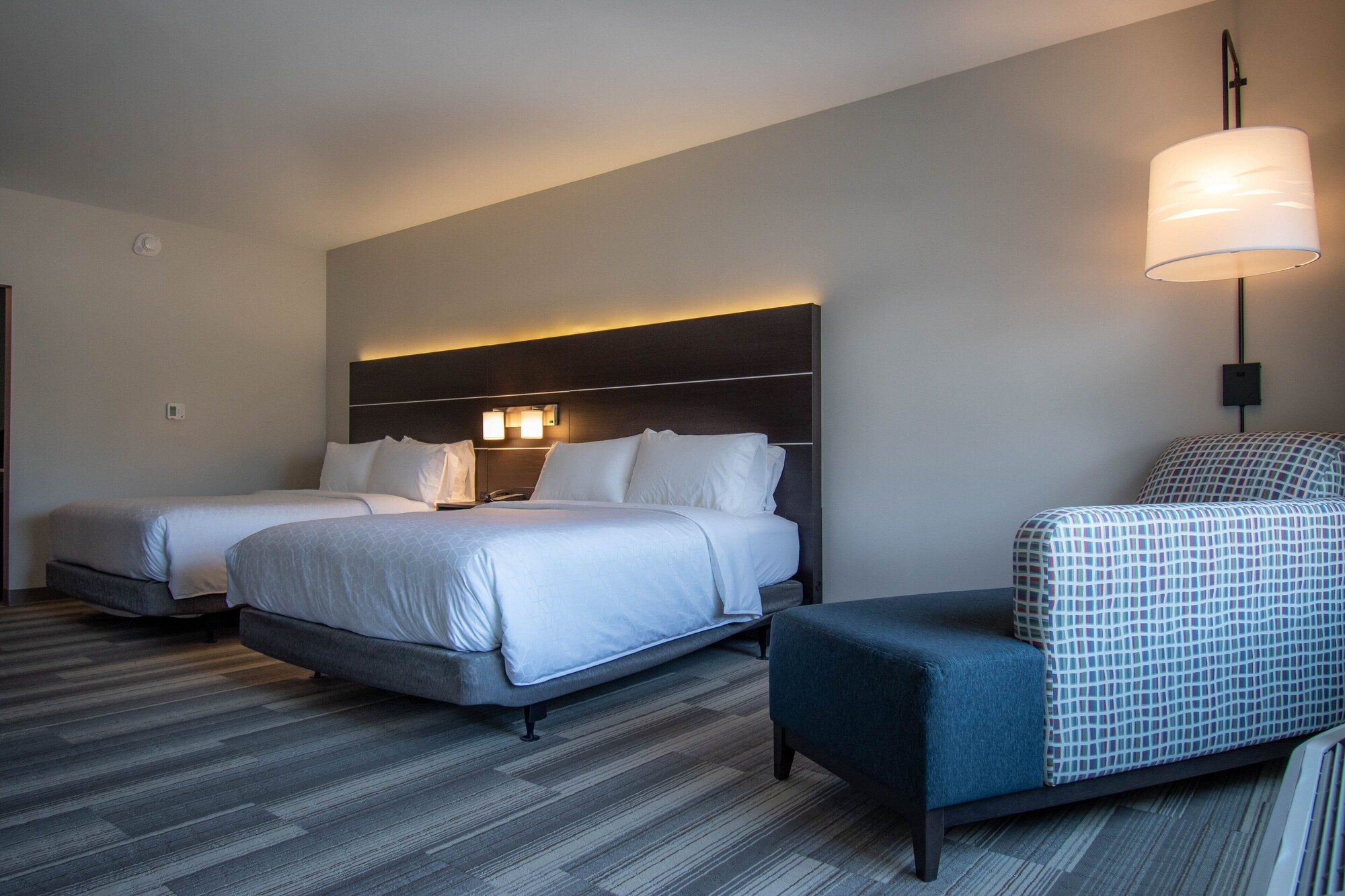 holiday inn express and suites tonawanda buffalo