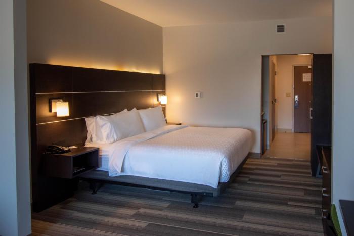 holiday inn express and suites tonawanda buffalo