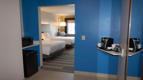 holiday inn express and suites tonawanda buffalo
