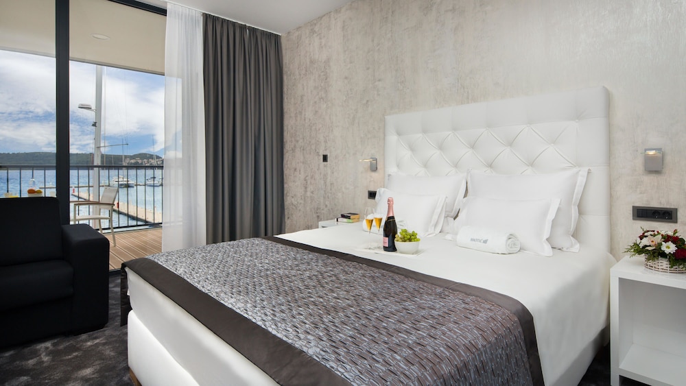 marina baotic apartments