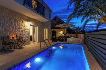 villa capitis in the centre with deluxe pool