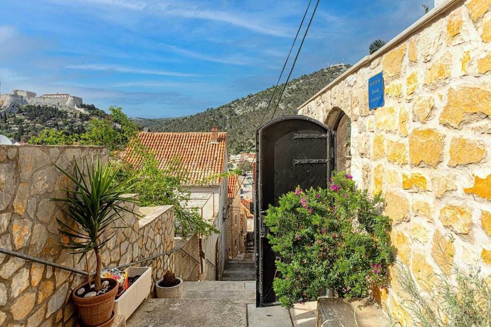 hvar