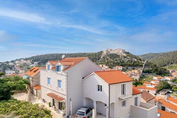 hvar