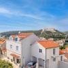 villa capitis in the centre with deluxe pool