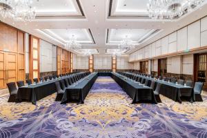 Hyatt Ahmedabad,Vastrapur,5 star