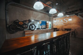 The Bricks Hotel,Central Visayas>>Dumaguete,3.5 star