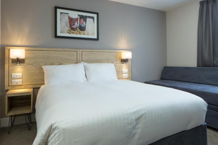 ravens cliff motherwell by marstons inns