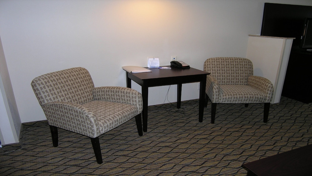 holiday inn express and suites belle vernon by ihg