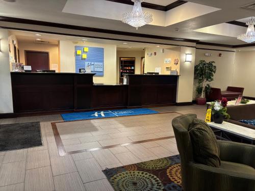 holiday inn express and suites belle vernon by ihg