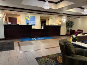 holiday inn express and suites belle vernon by ihg