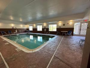 holiday inn express and suites belle vernon by ihg