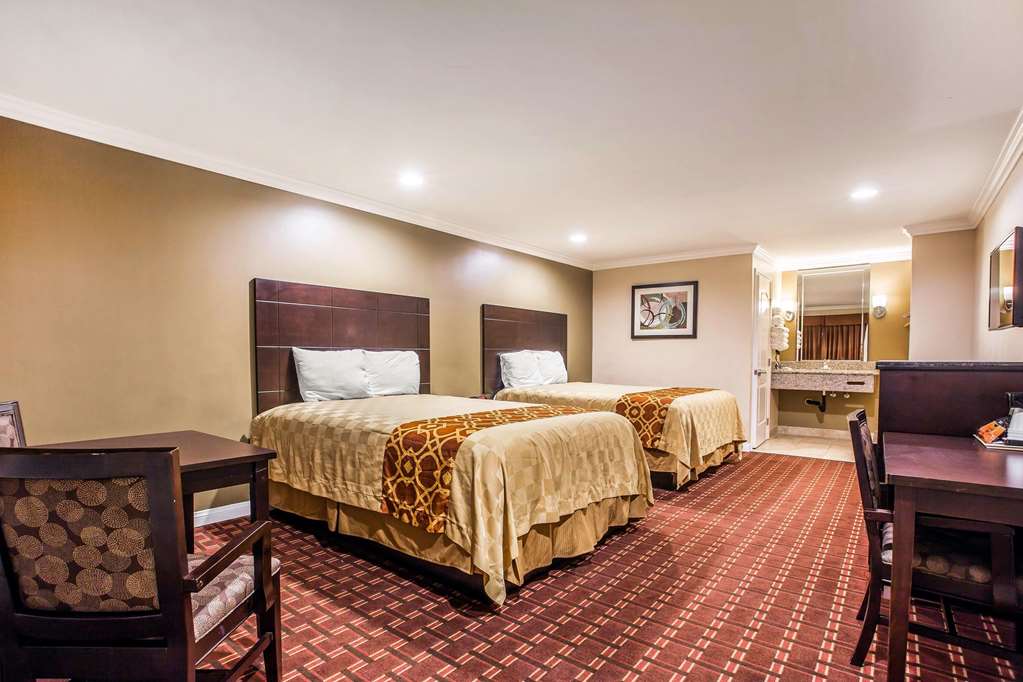 rodeway inn and suites
