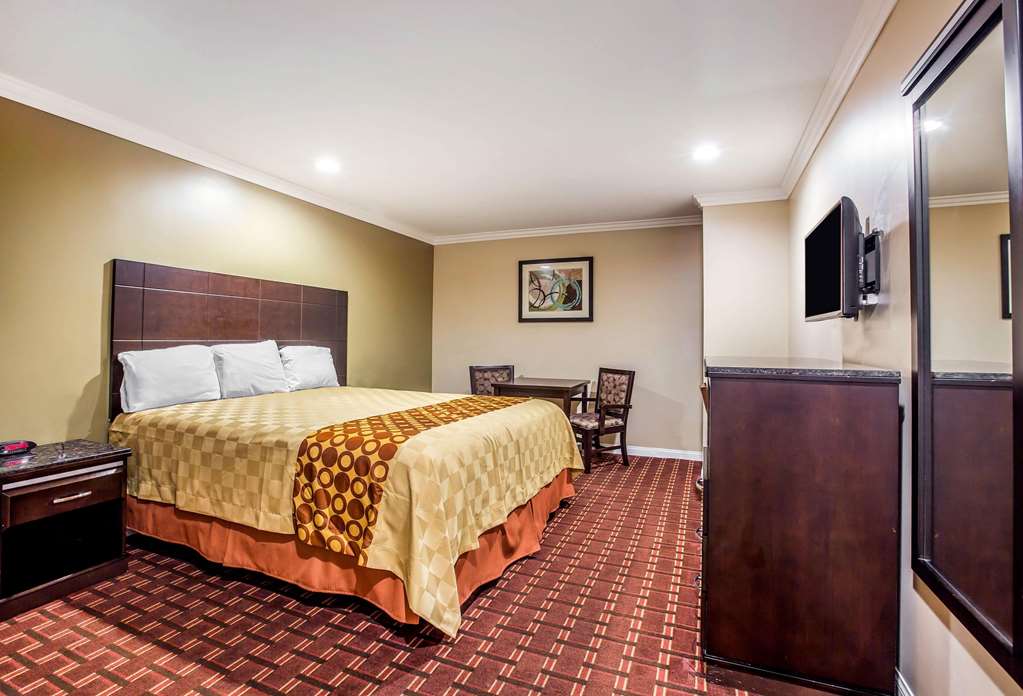 rodeway inn and suites