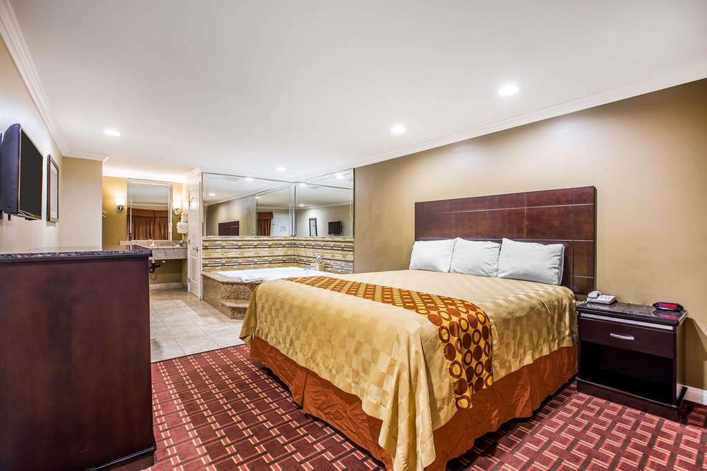 rodeway inn and suites