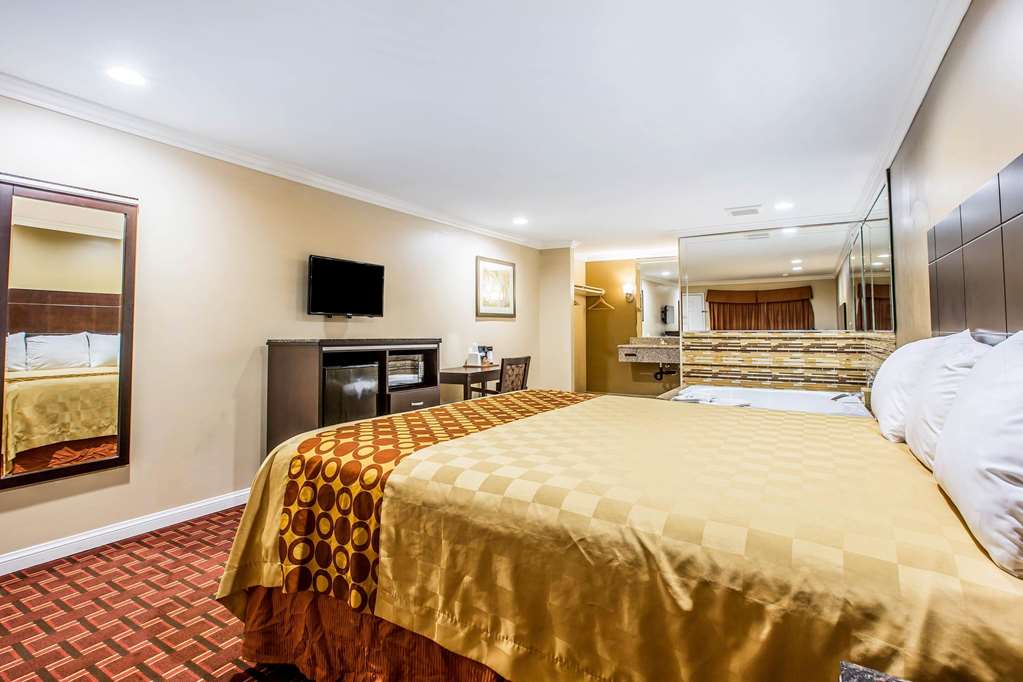 rodeway inn and suites