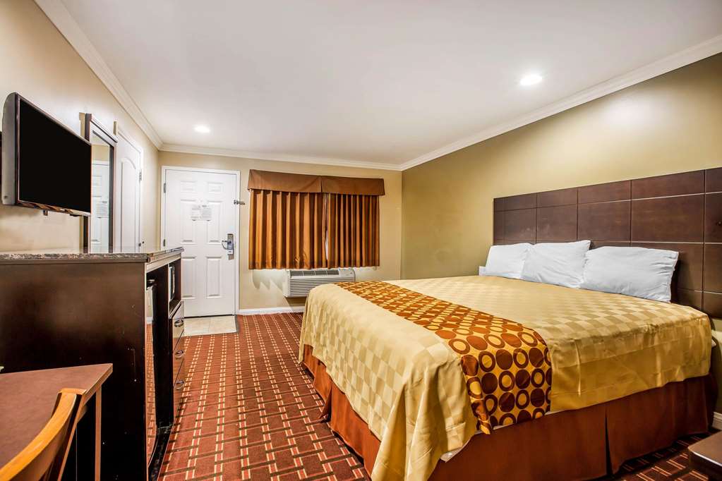 rodeway inn and suites
