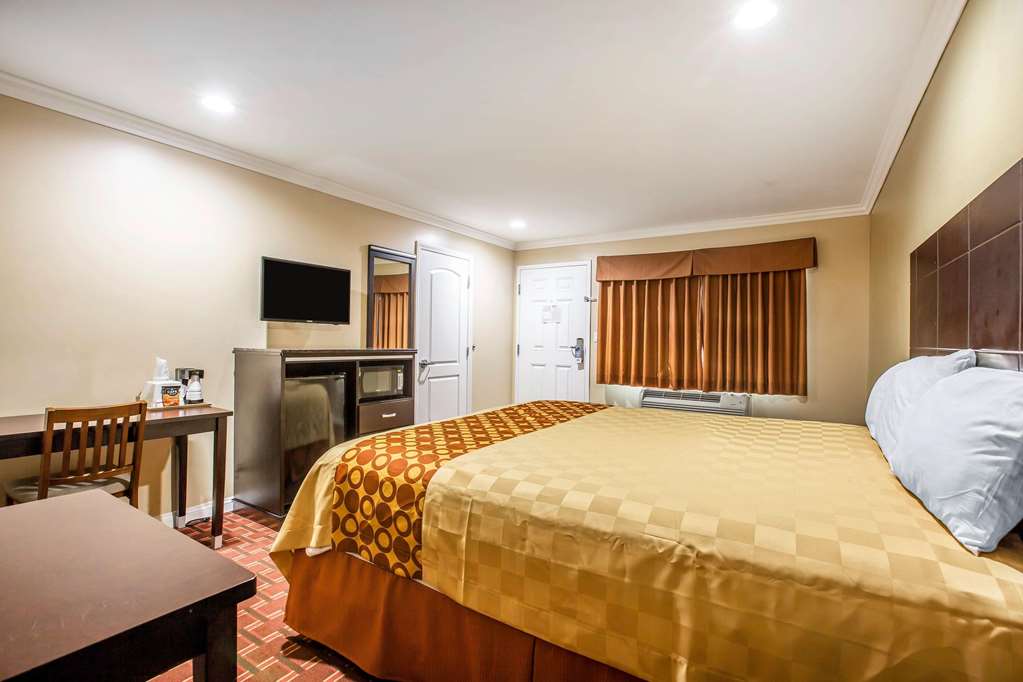 rodeway inn and suites