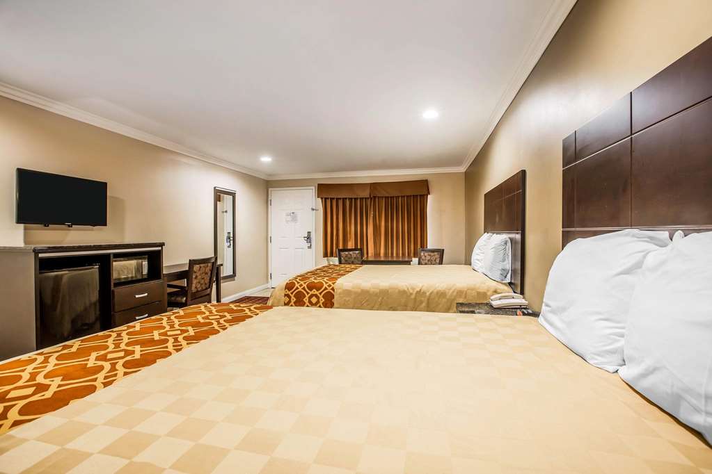 rodeway inn and suites