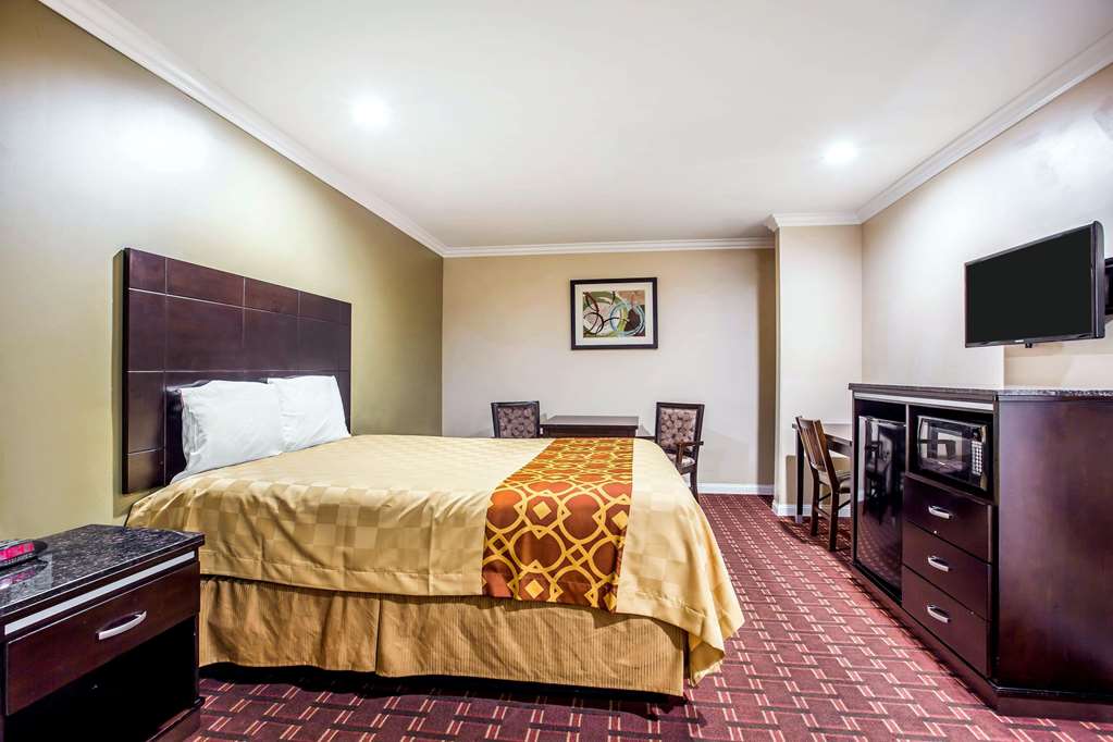 rodeway inn and suites