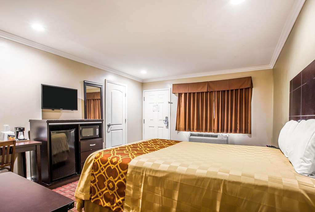 rodeway inn and suites