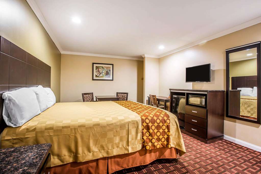 rodeway inn and suites