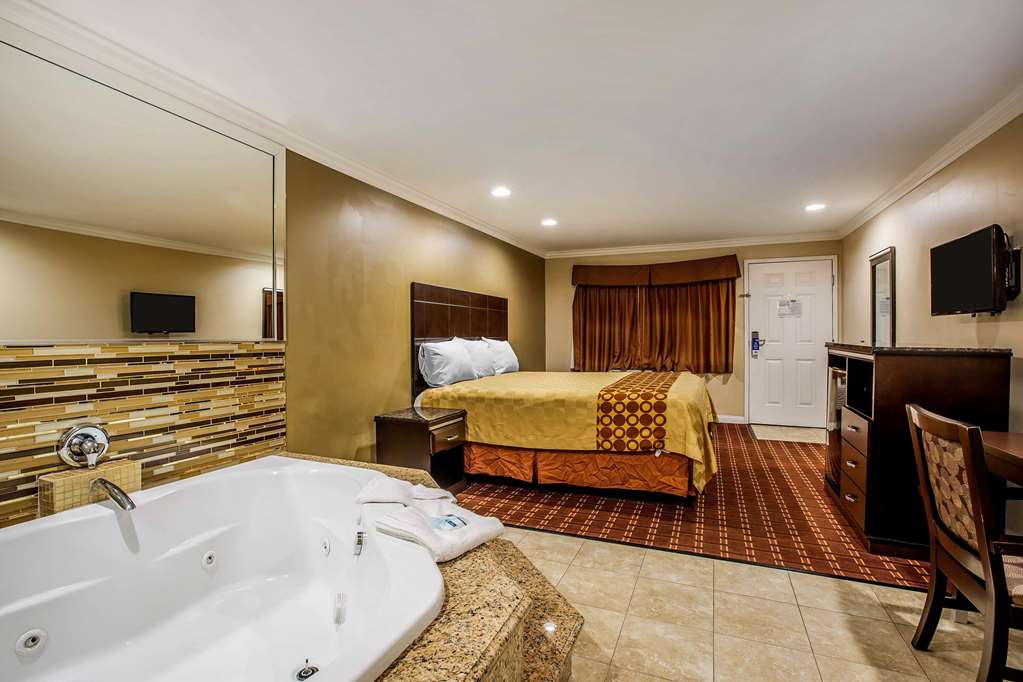 rodeway inn and suites