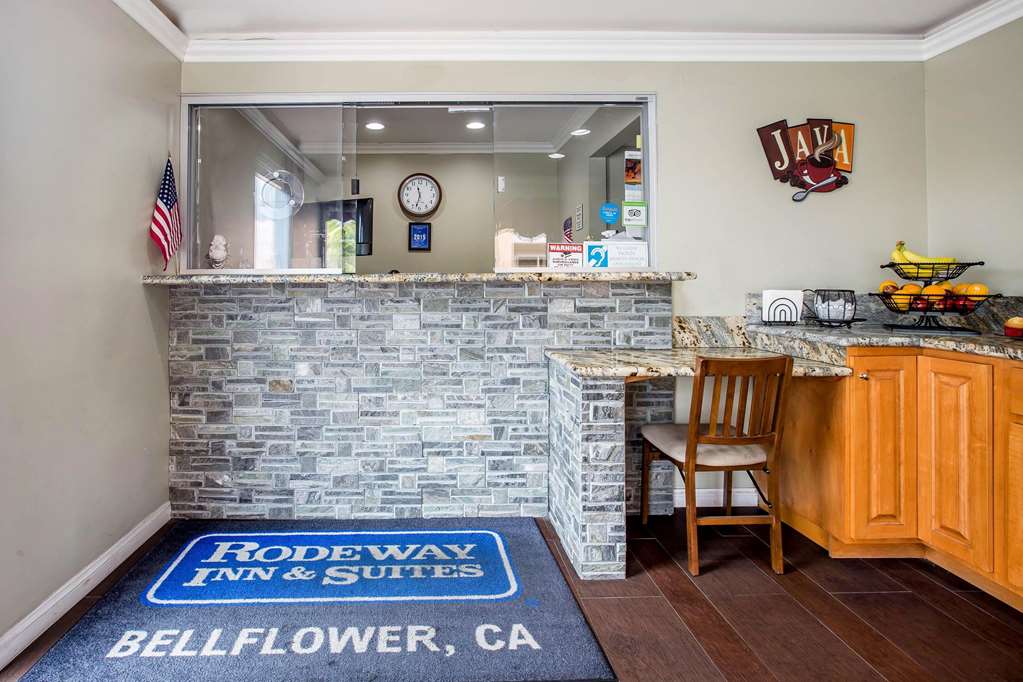 rodeway inn and suites