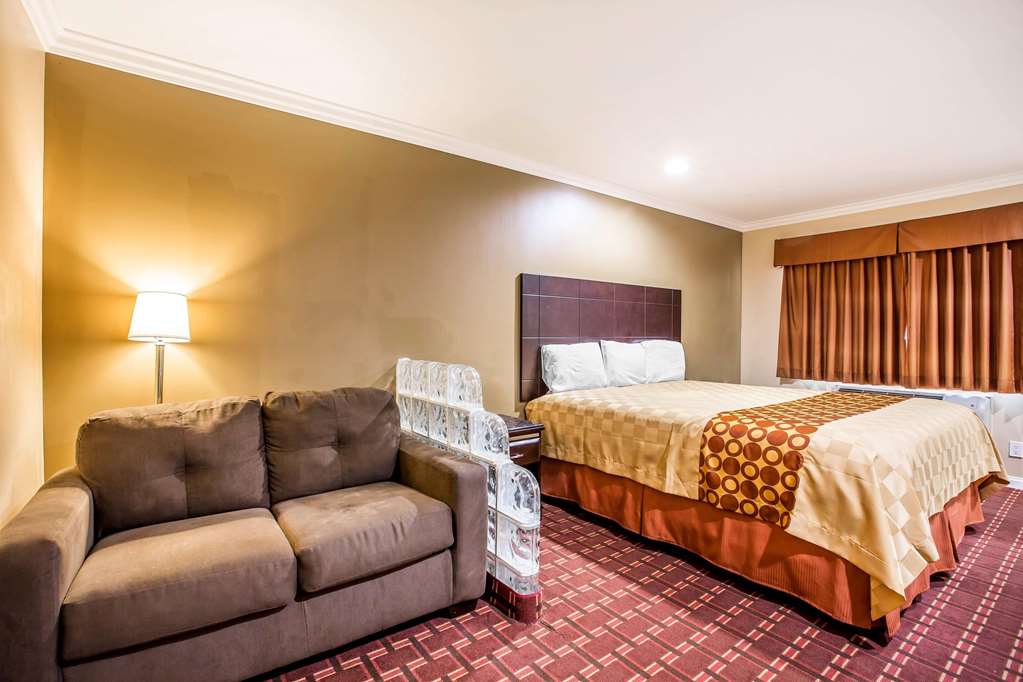 rodeway inn and suites