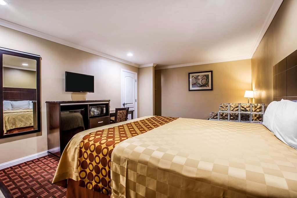 rodeway inn and suites