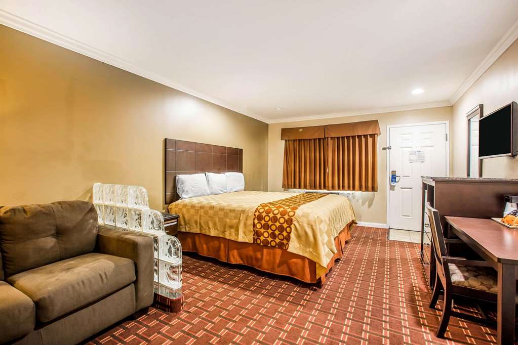 rodeway inn and suites
