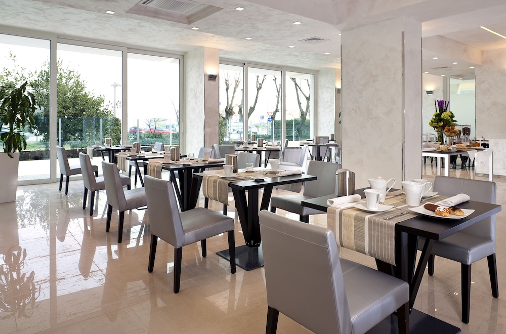 mercure rimini artis