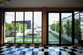 the o zone airport inn