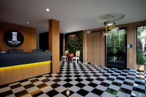 the o zone airport inn