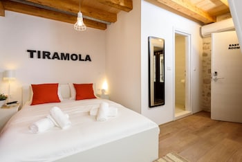 apartments and rooms tiramola