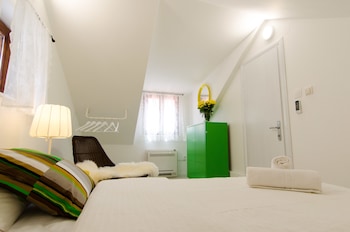 apartments and rooms tiramola