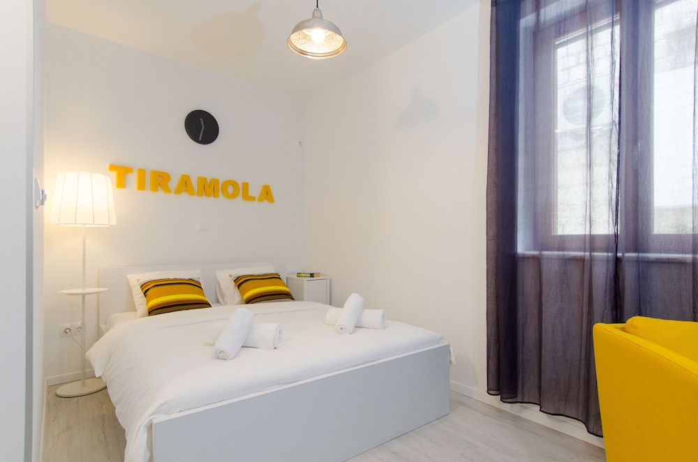 apartments and rooms tiramola