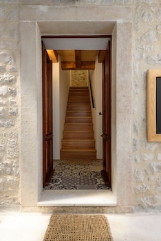 apartments and rooms tiramola