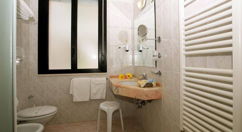 hotel athena