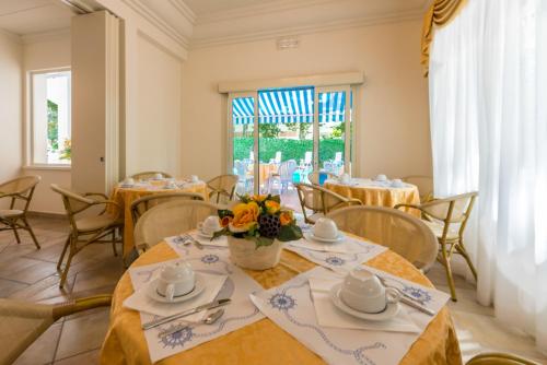 hotel athena