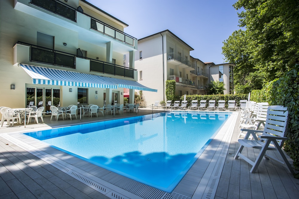 hotel athena