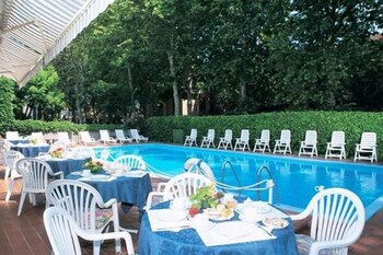 hotel athena