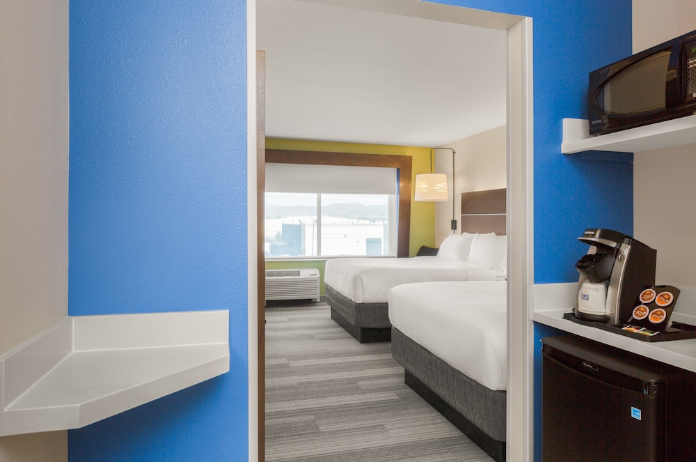 hol inn exp and suites union gap yakima area