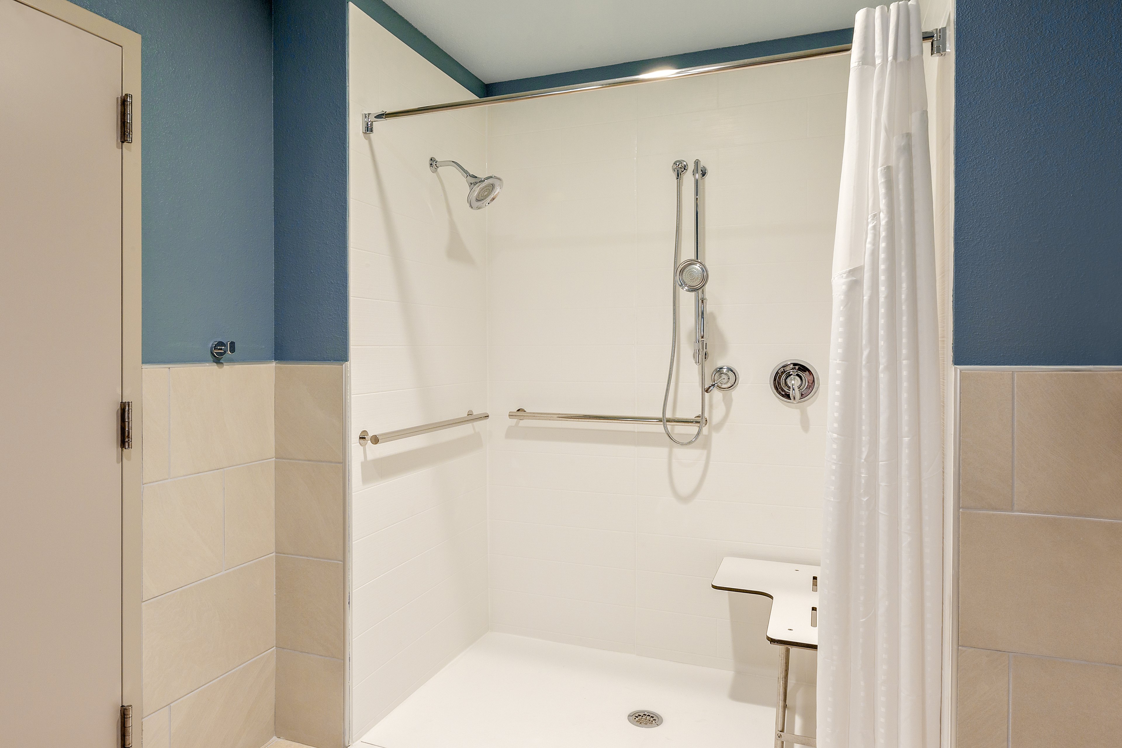 hol inn exp and suites union gap yakima area