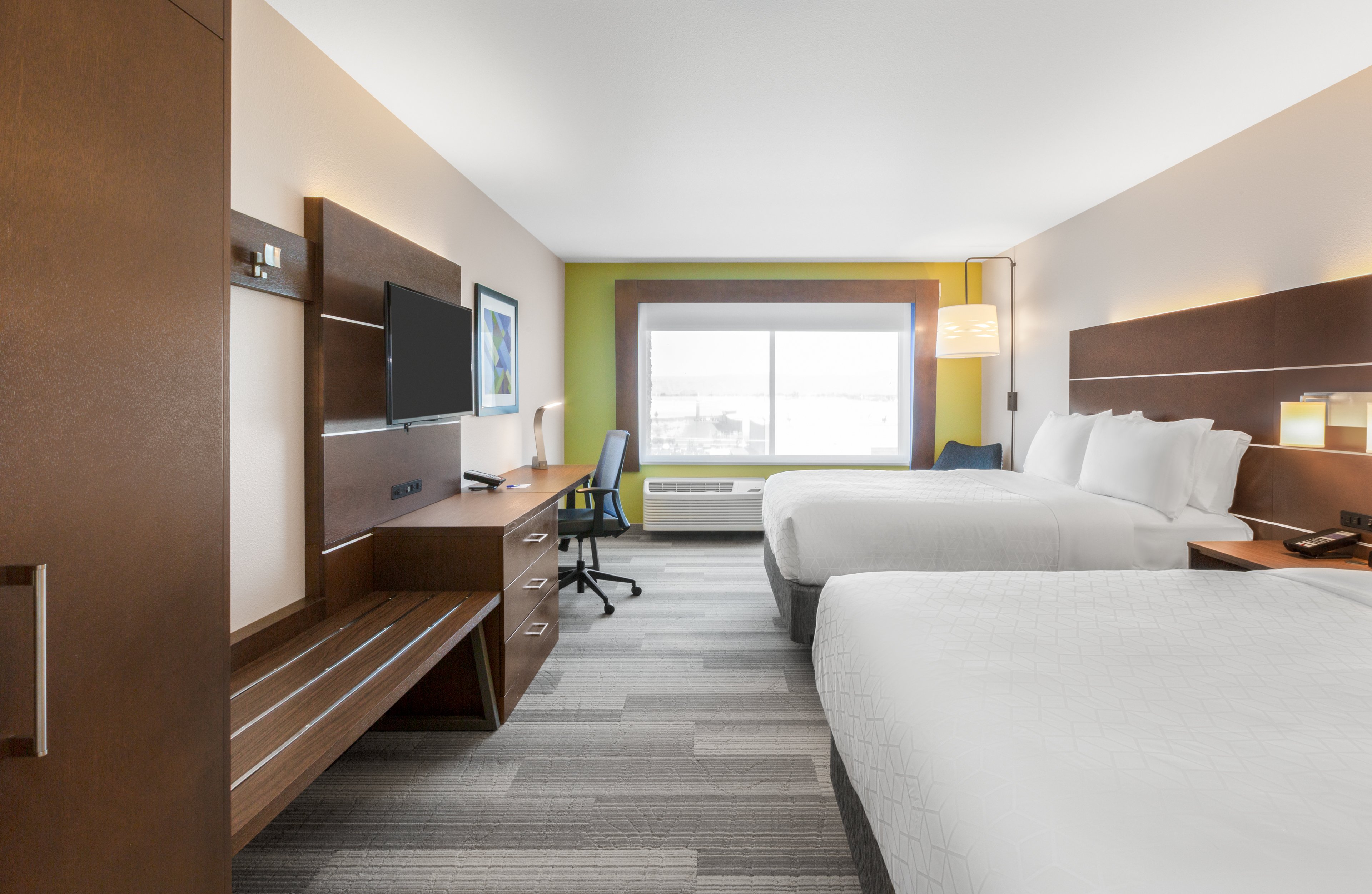 hol inn exp and suites union gap yakima area