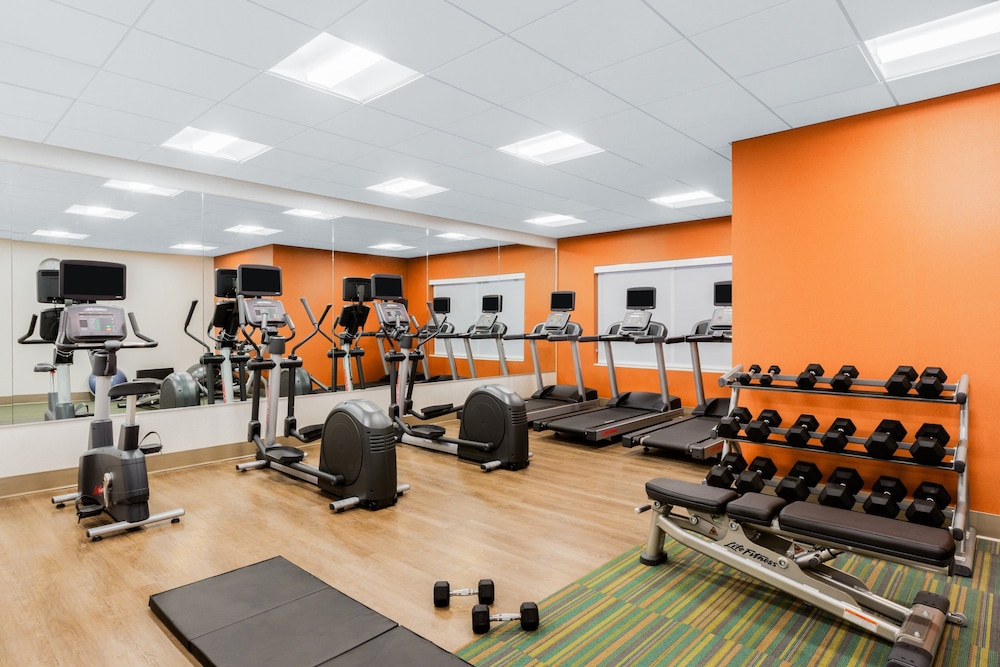 hol inn exp and suites union gap yakima area