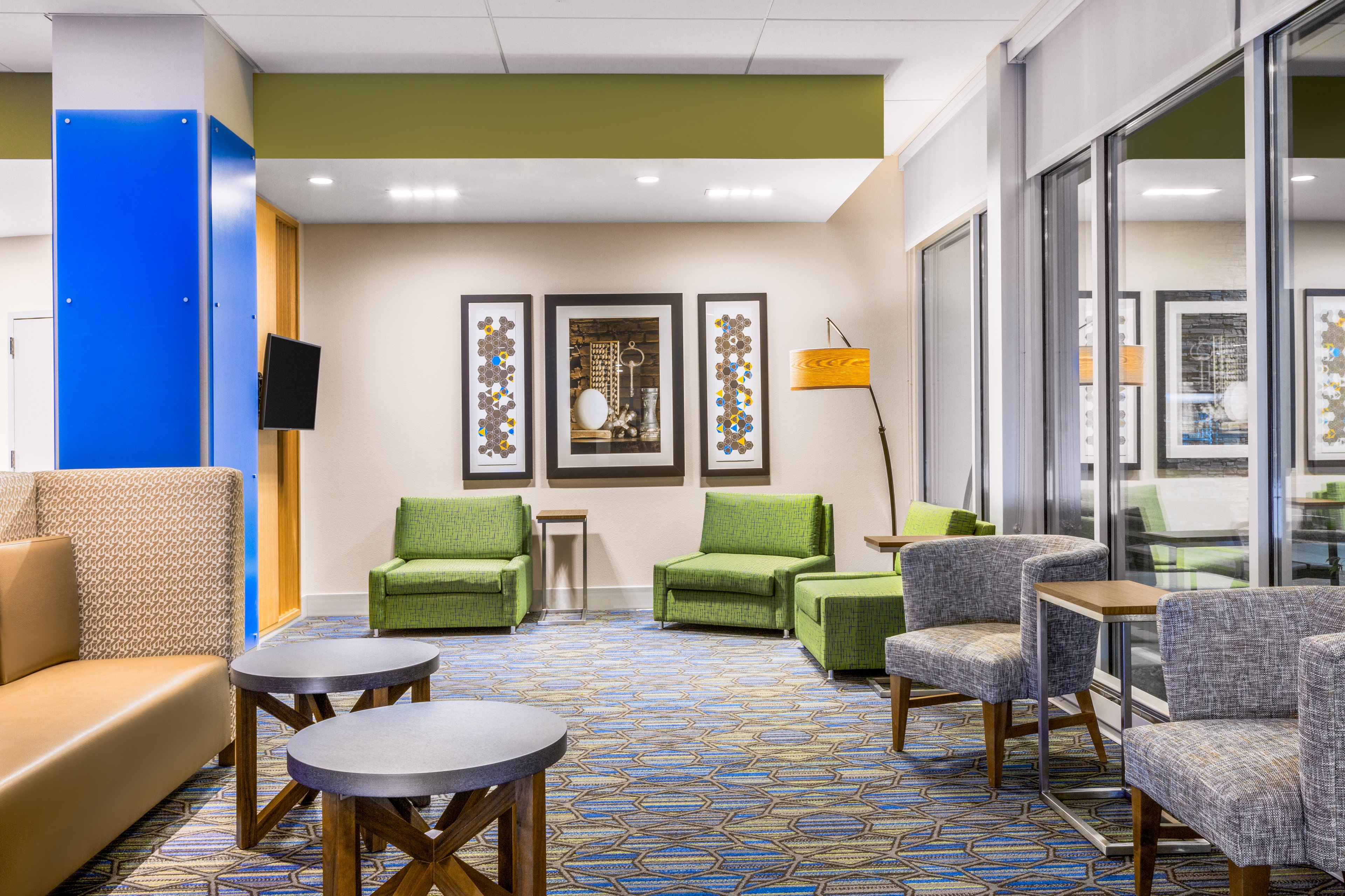 hol inn exp and suites union gap yakima area