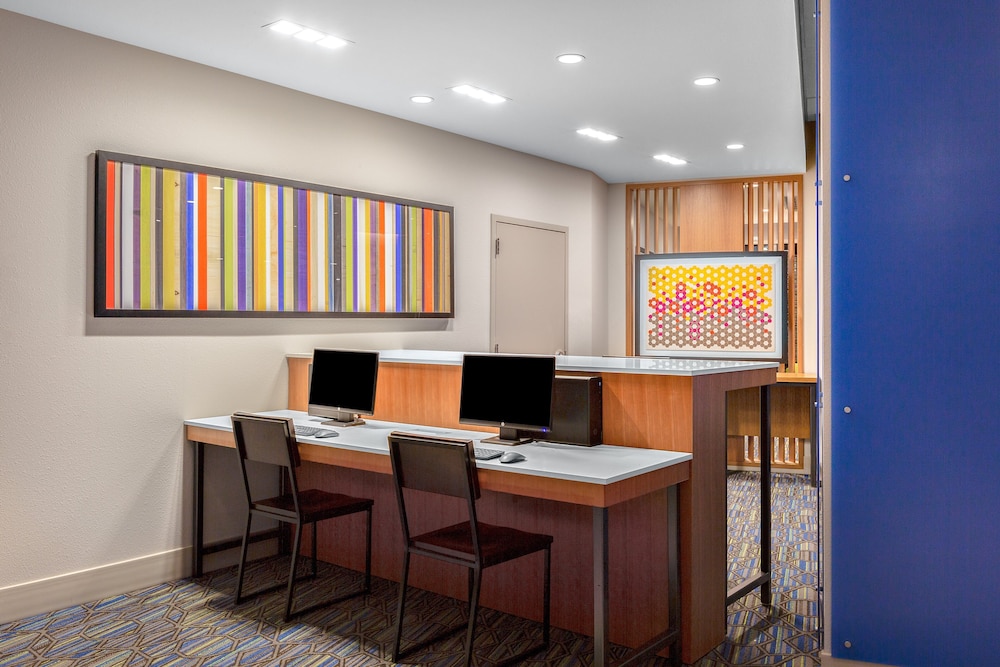 hol inn exp and suites union gap yakima area