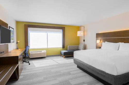 hol inn exp and suites union gap yakima area