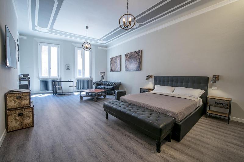 Steam House - Room & Breakfast,Via Mascarella 26,3 star